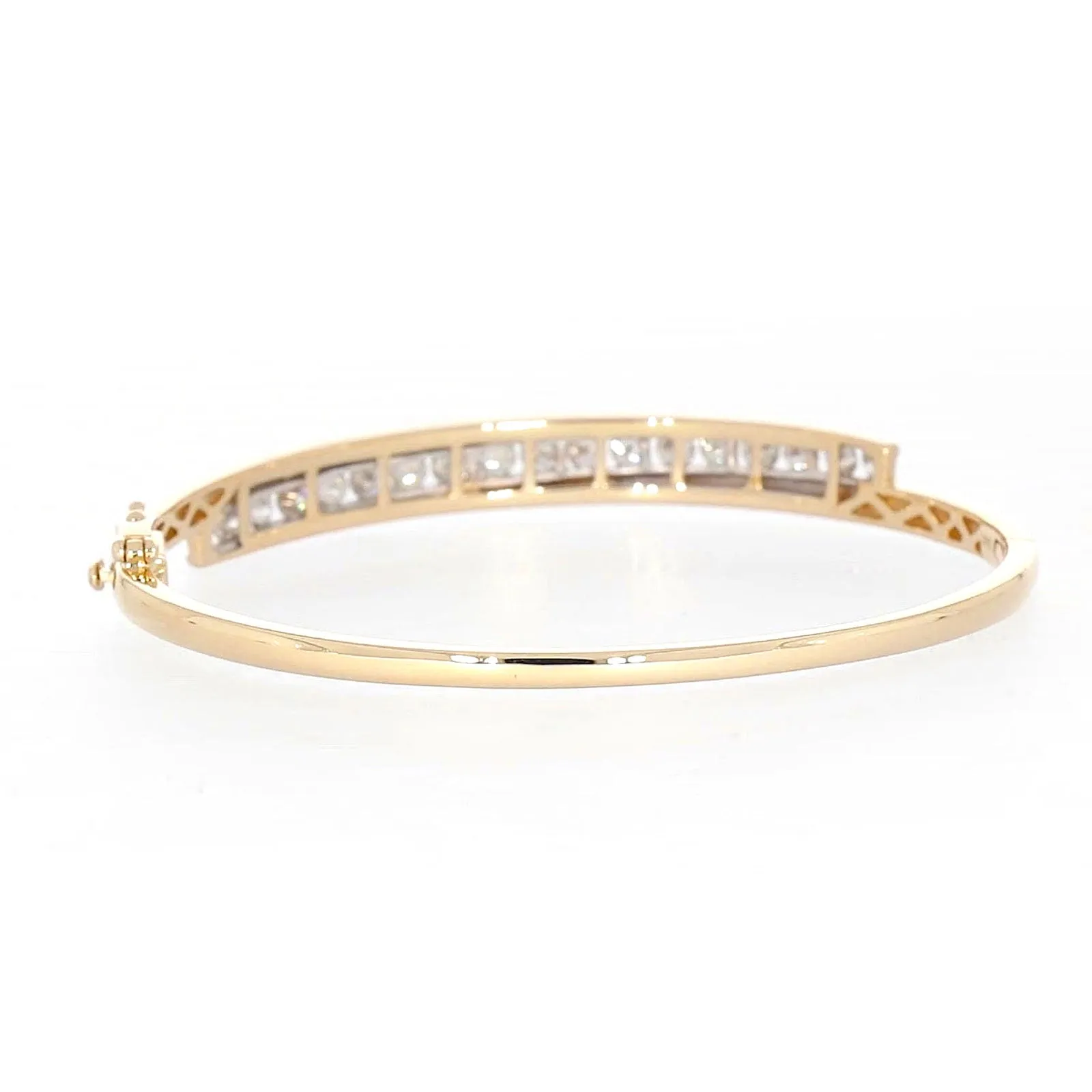 9ct Yellow Gold Round Brilliant Cut with 2 CARAT tw of Diamonds Bangle