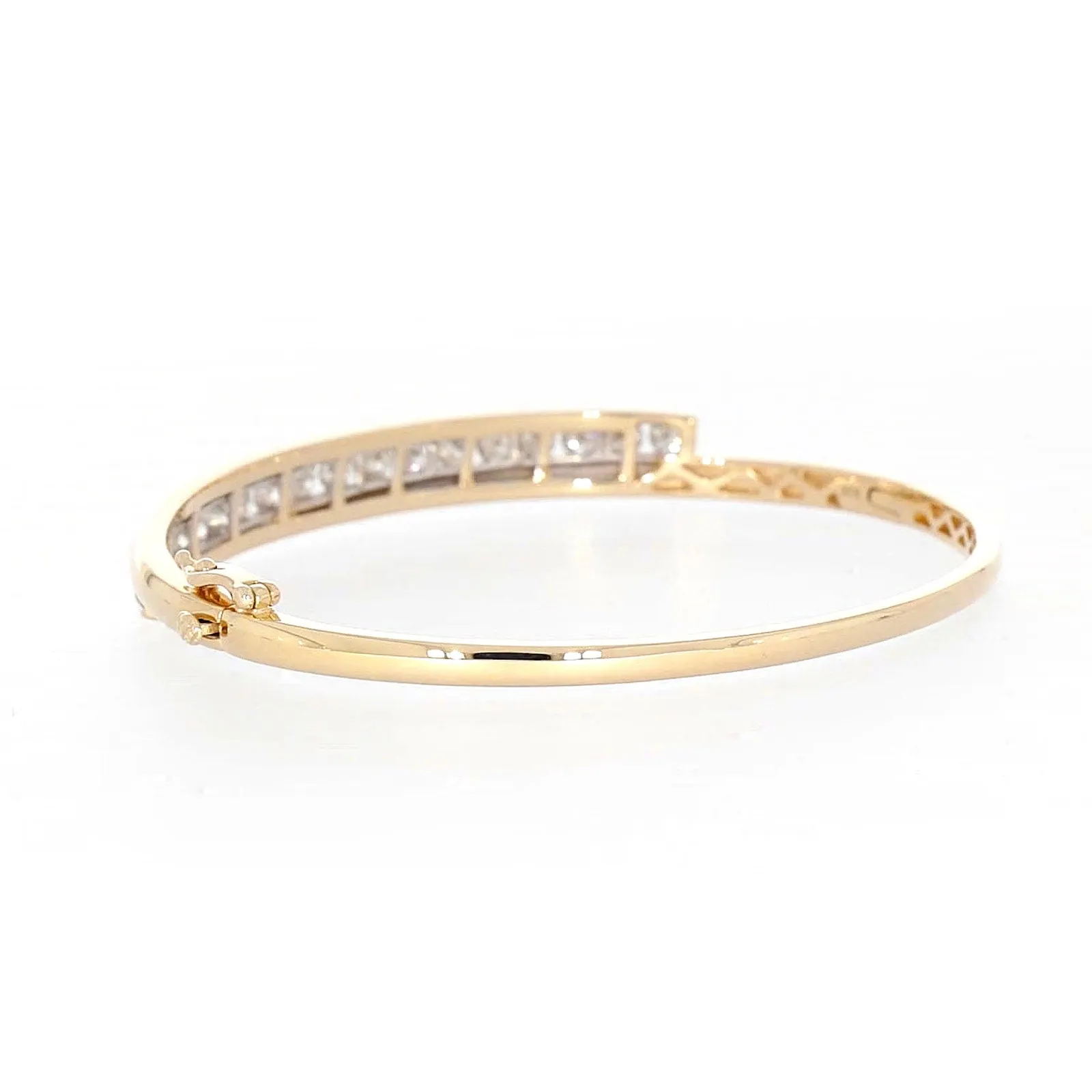 9ct Yellow Gold Round Brilliant Cut with 2 CARAT tw of Diamonds Bangle
