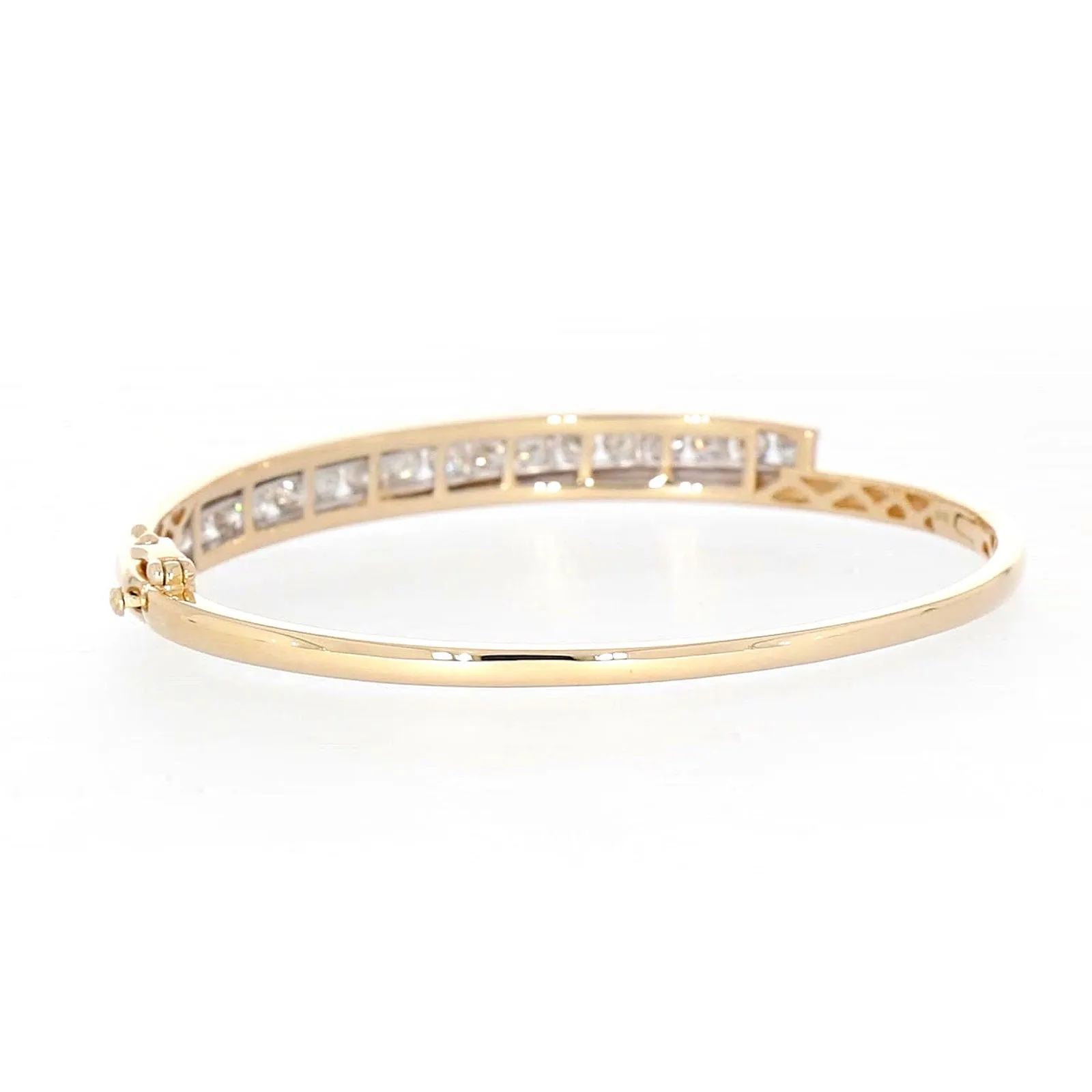 9ct Yellow Gold Round Brilliant Cut with 2 CARAT tw of Diamonds Bangle