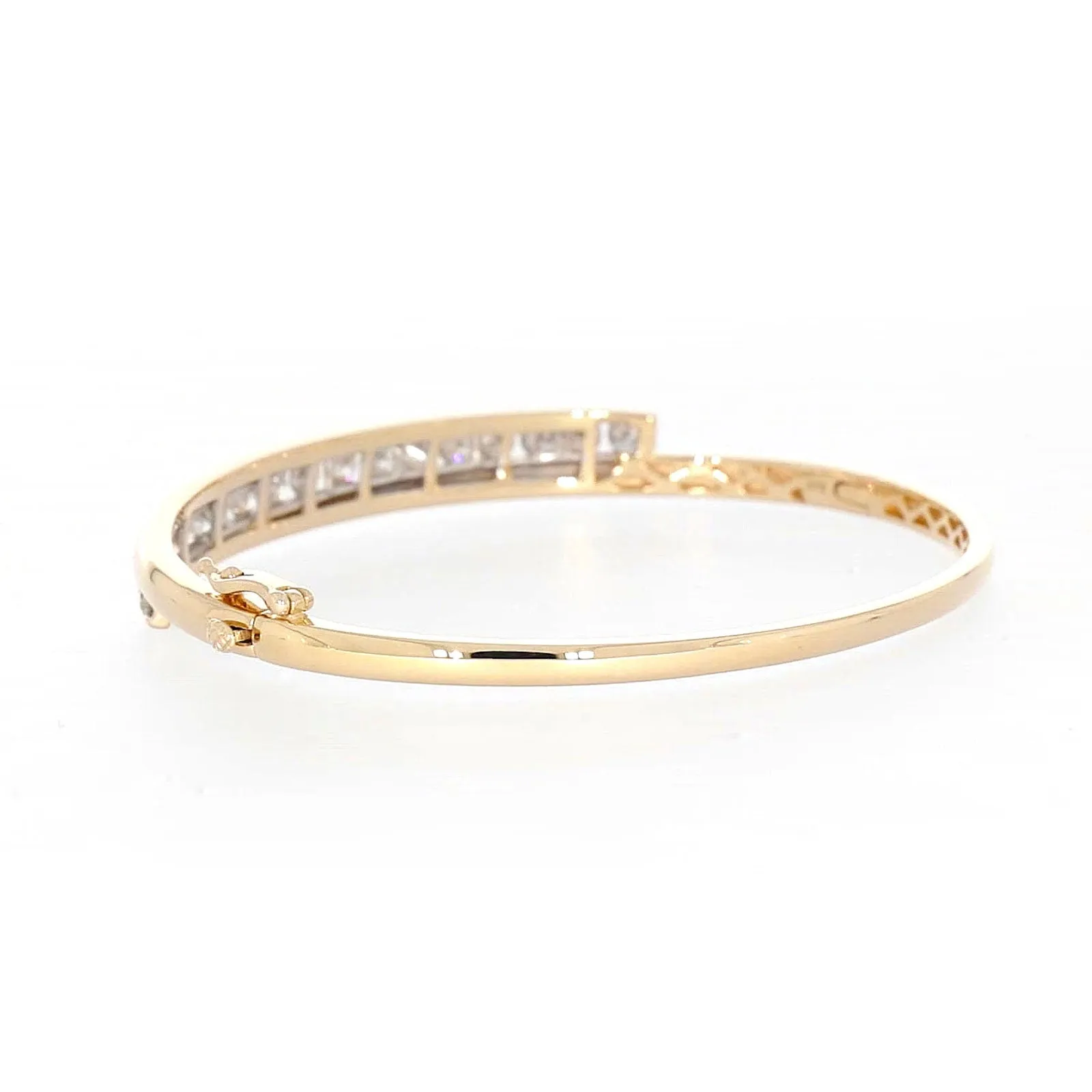 9ct Yellow Gold Round Brilliant Cut with 2 CARAT tw of Diamonds Bangle