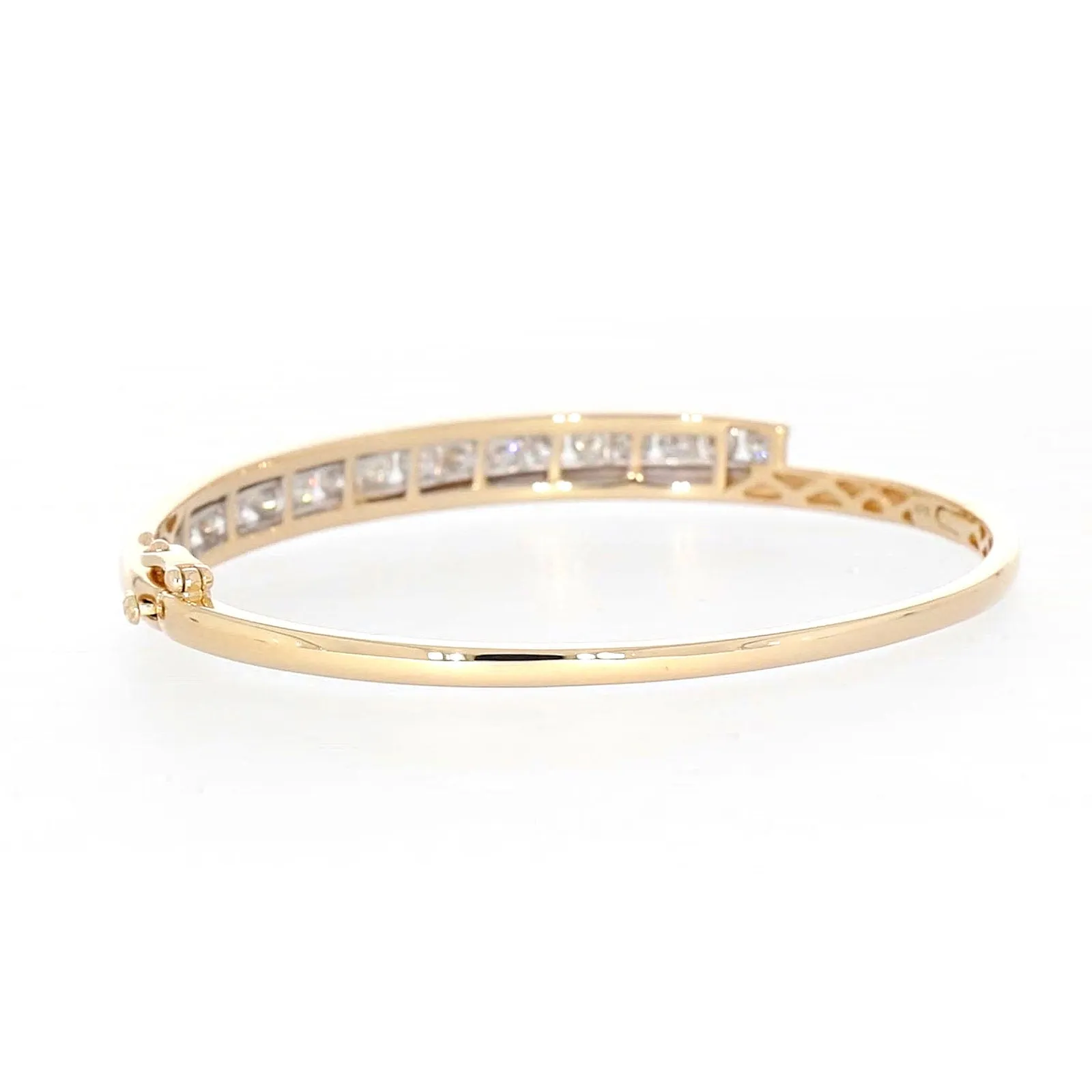9ct Yellow Gold Round Brilliant Cut with 2 CARAT tw of Diamonds Bangle