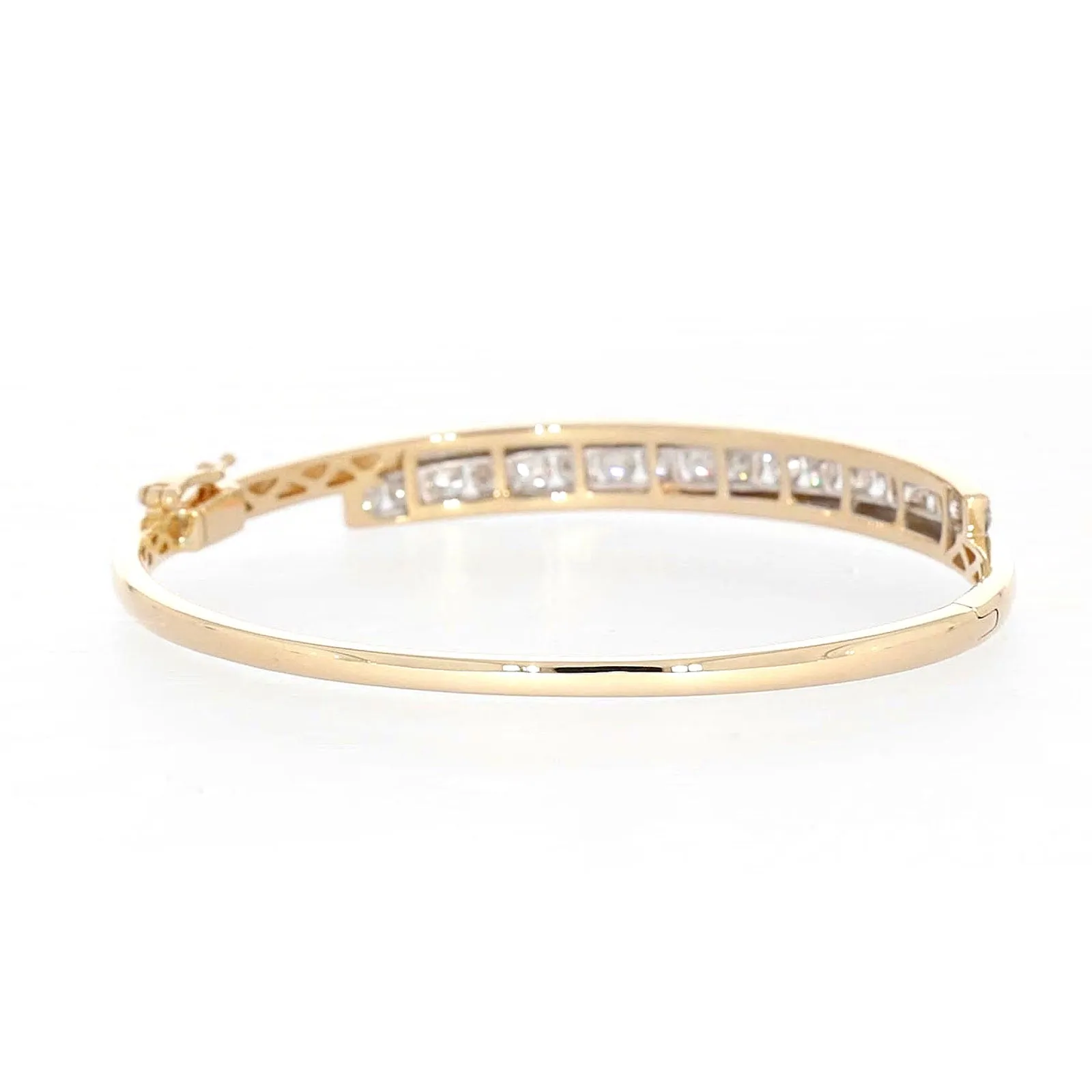9ct Yellow Gold Round Brilliant Cut with 2 CARAT tw of Diamonds Bangle