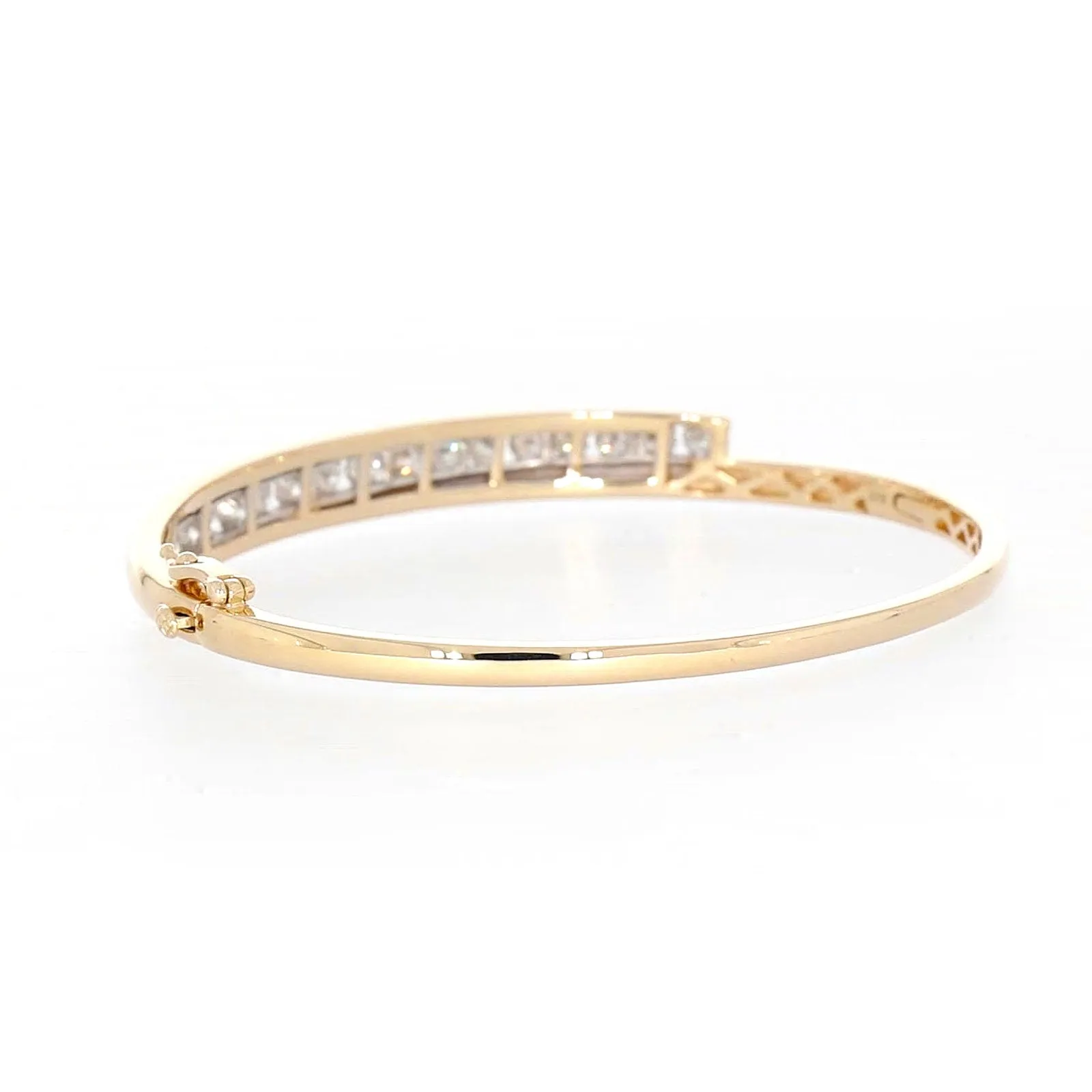 9ct Yellow Gold Round Brilliant Cut with 2 CARAT tw of Diamonds Bangle