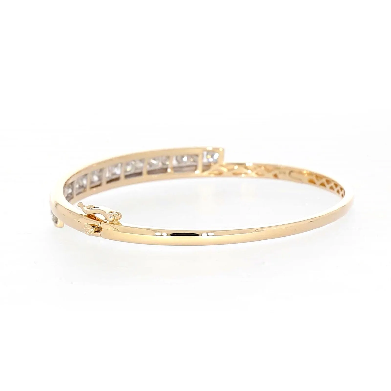 9ct Yellow Gold Round Brilliant Cut with 2 CARAT tw of Diamonds Bangle