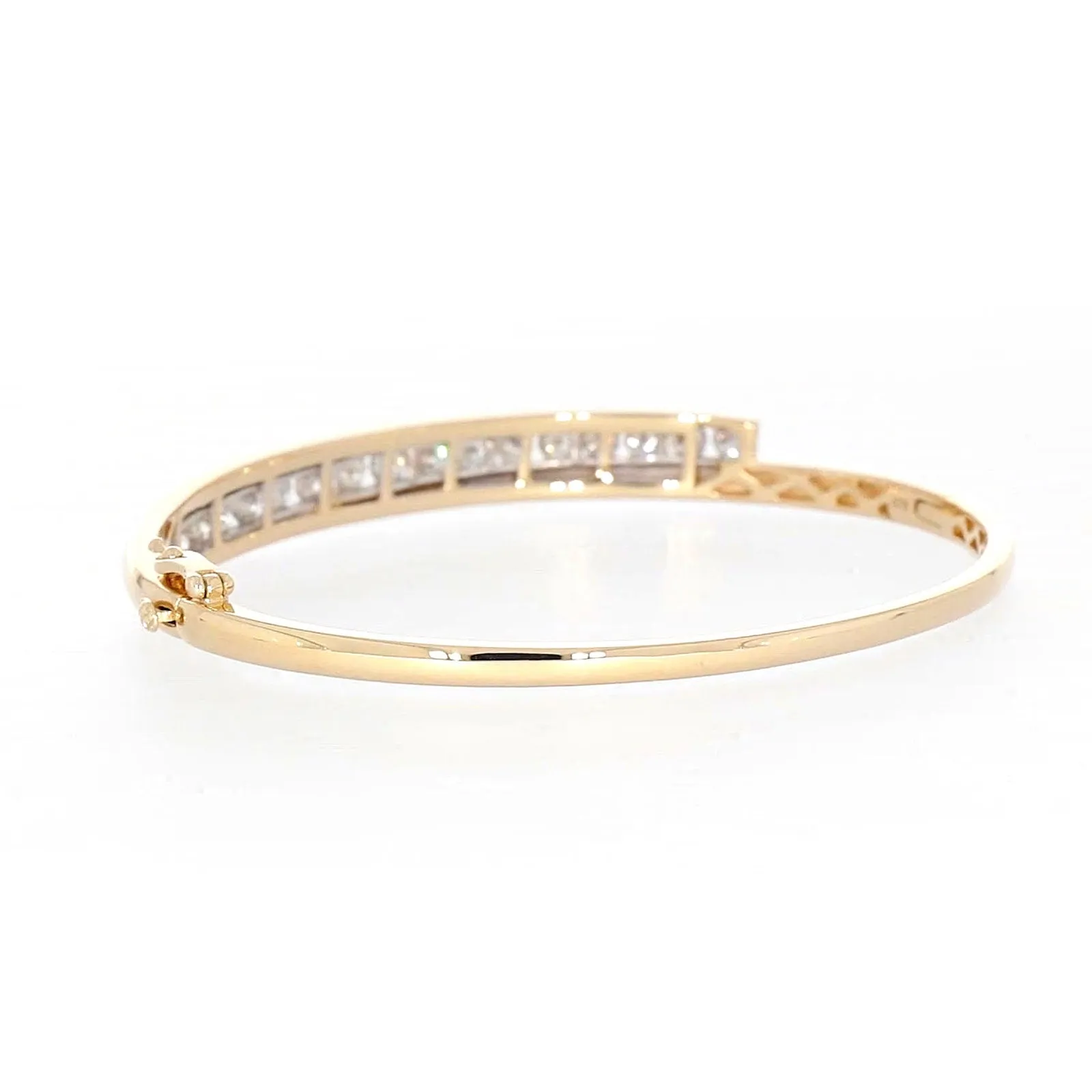 9ct Yellow Gold Round Brilliant Cut with 2 CARAT tw of Diamonds Bangle