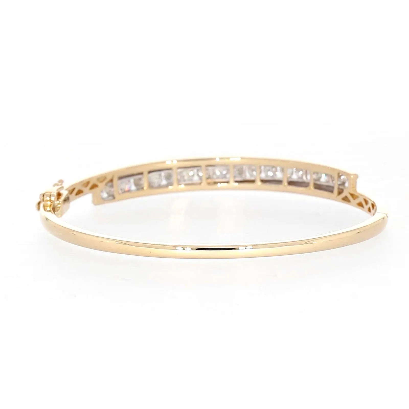 9ct Yellow Gold Round Brilliant Cut with 2 CARAT tw of Diamonds Bangle