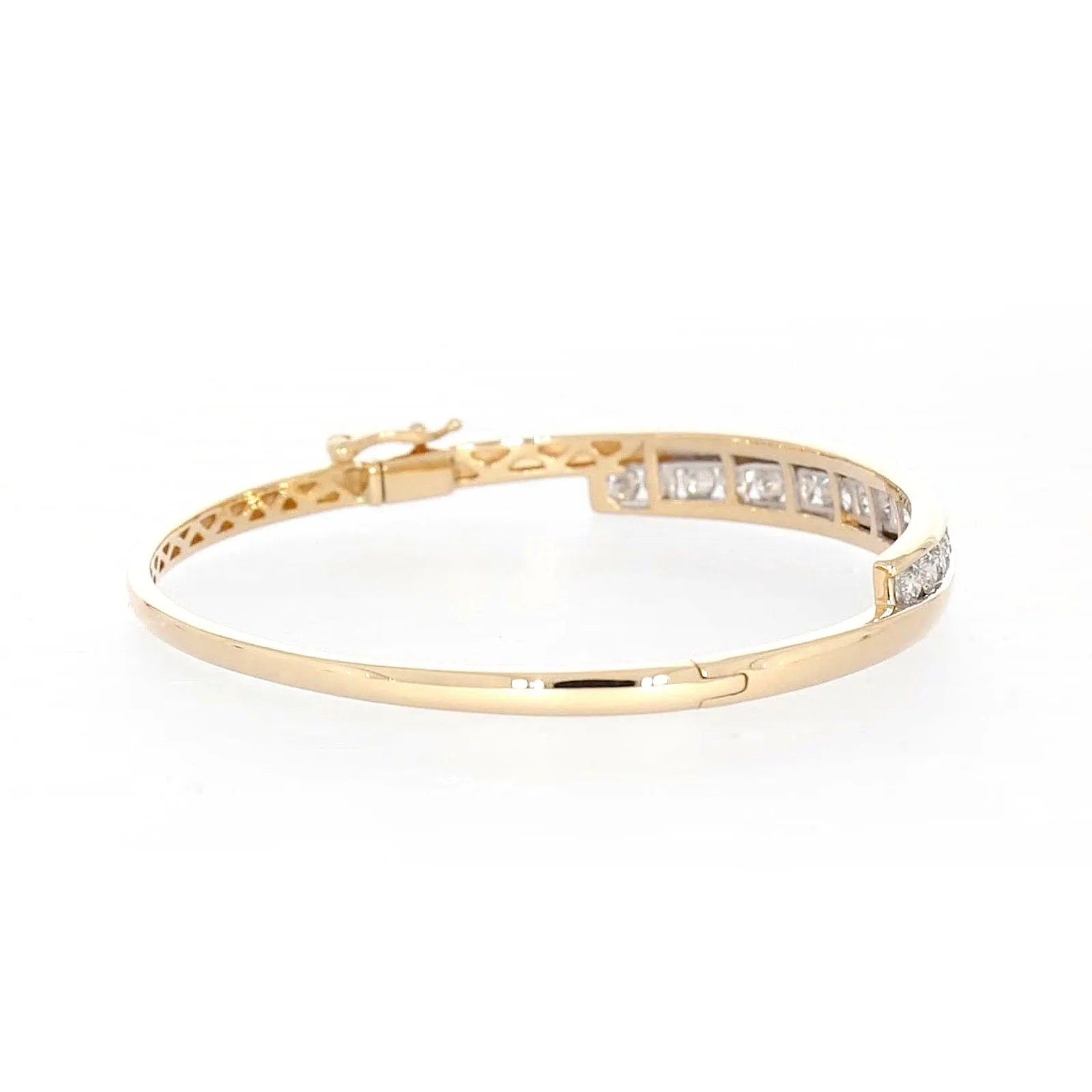 9ct Yellow Gold Round Brilliant Cut with 2 CARAT tw of Diamonds Bangle