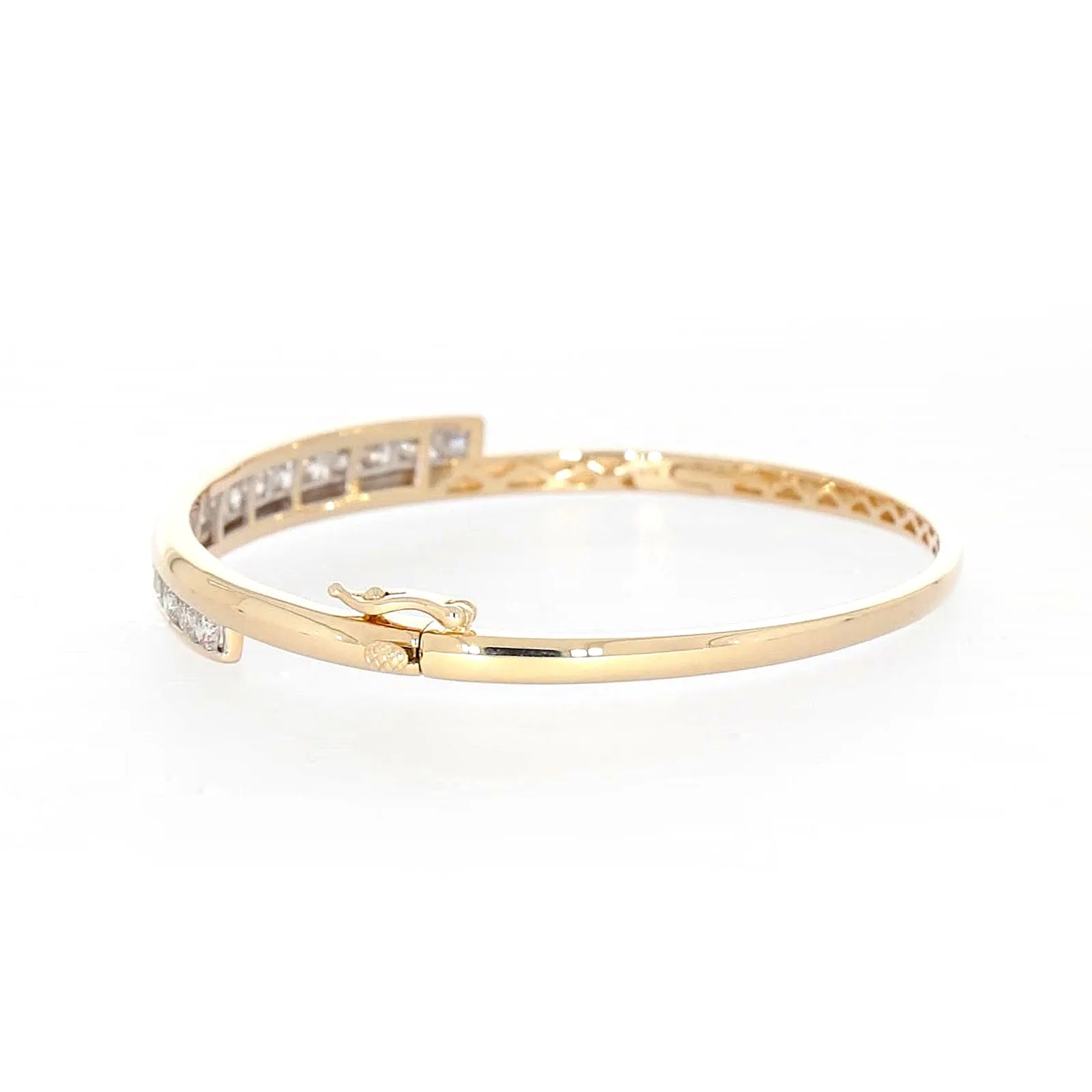 9ct Yellow Gold Round Brilliant Cut with 2 CARAT tw of Diamonds Bangle