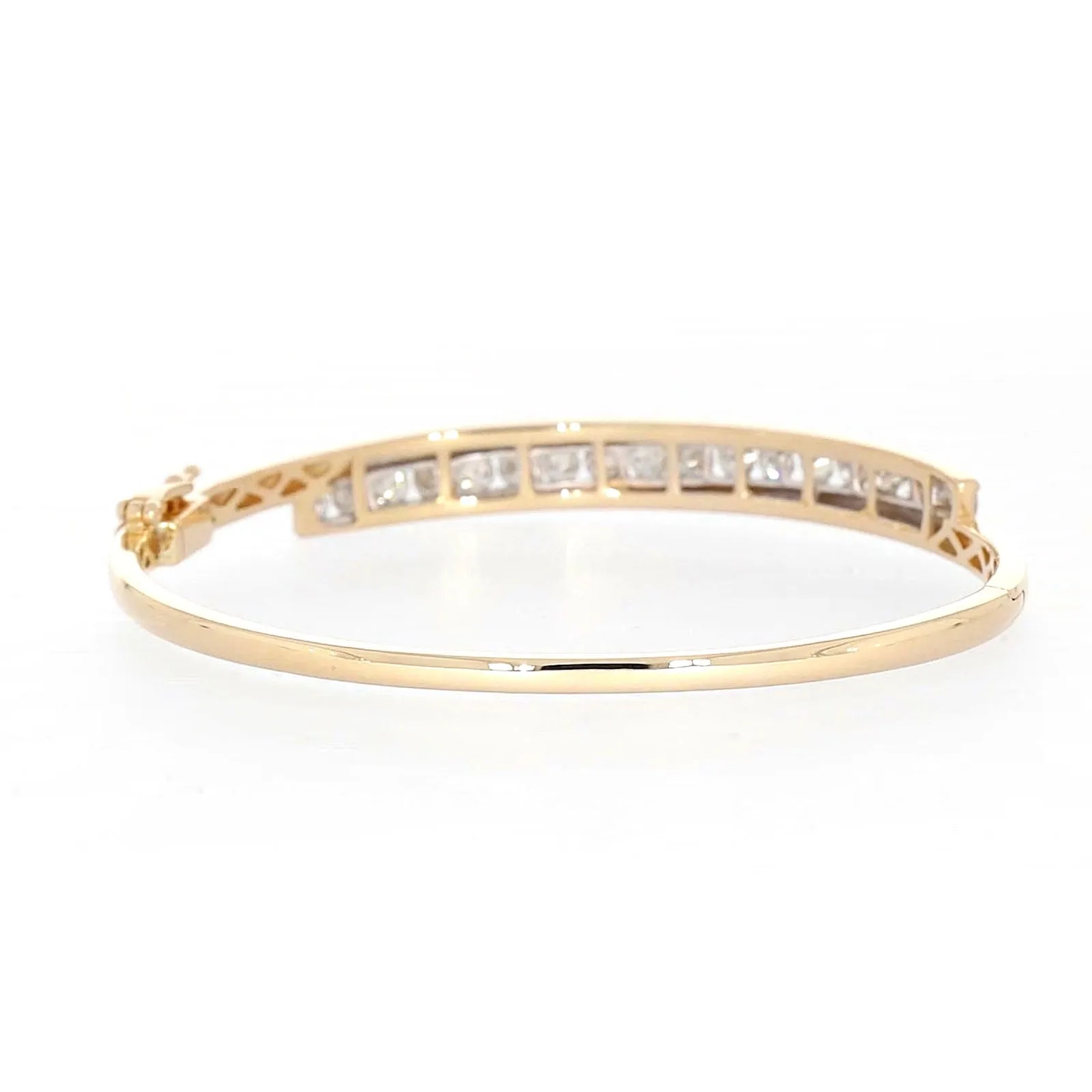 9ct Yellow Gold Round Brilliant Cut with 2 CARAT tw of Diamonds Bangle