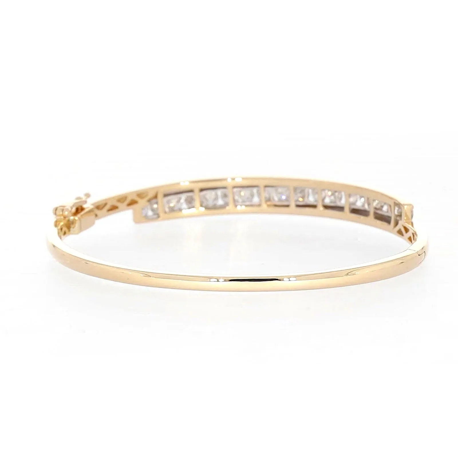 9ct Yellow Gold Round Brilliant Cut with 2 CARAT tw of Diamonds Bangle