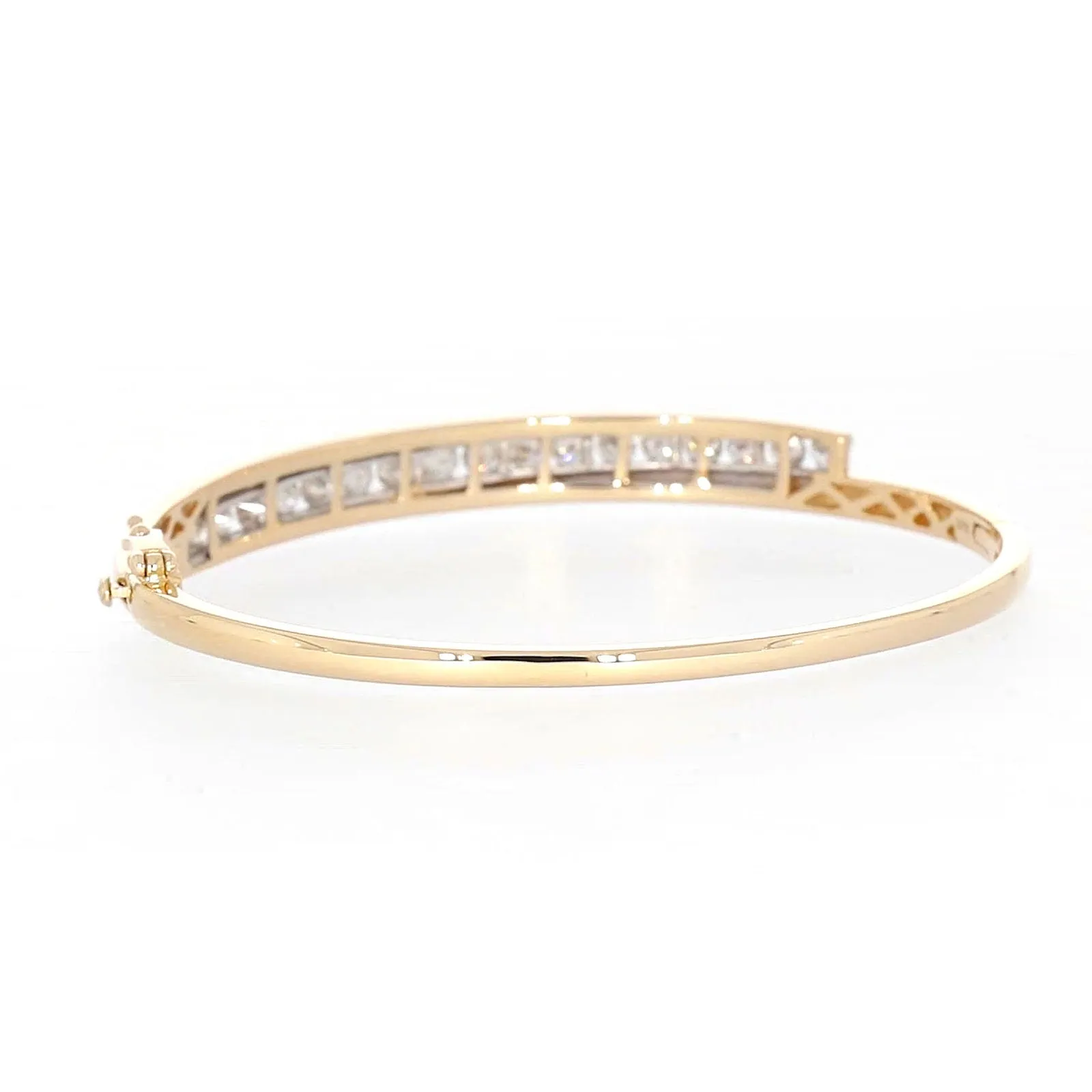 9ct Yellow Gold Round Brilliant Cut with 2 CARAT tw of Diamonds Bangle