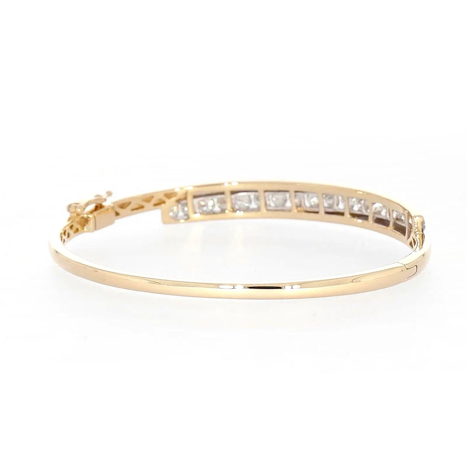 9ct Yellow Gold Round Brilliant Cut with 2 CARAT tw of Diamonds Bangle