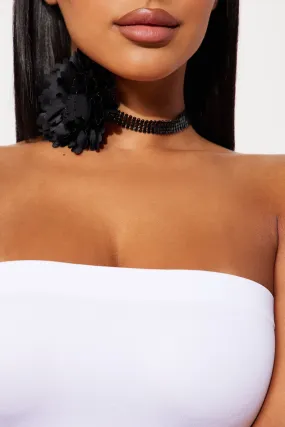 Beautiful Flor Choker - Black