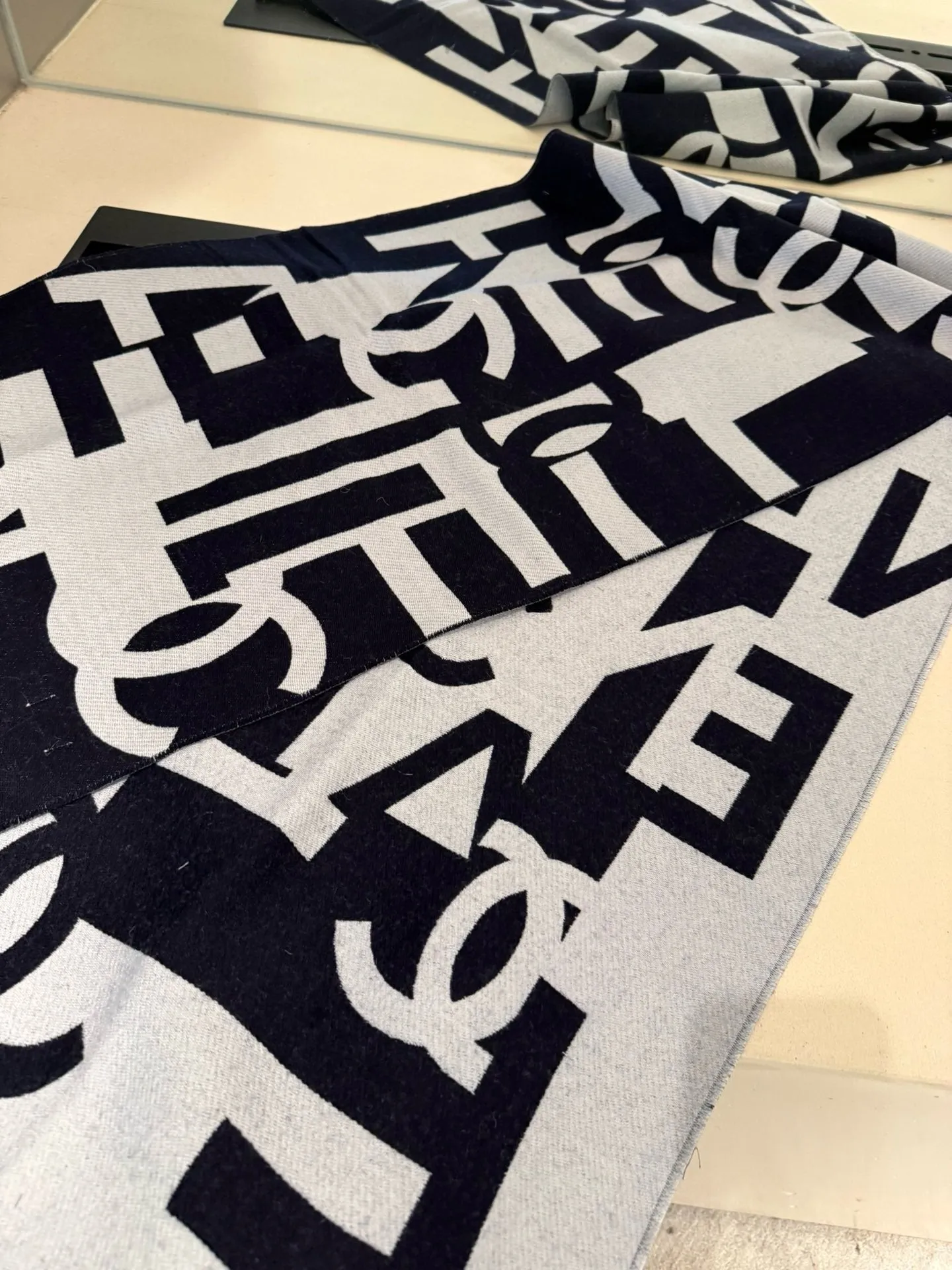 CLTH412 CC Scarf / 78.7x17inch