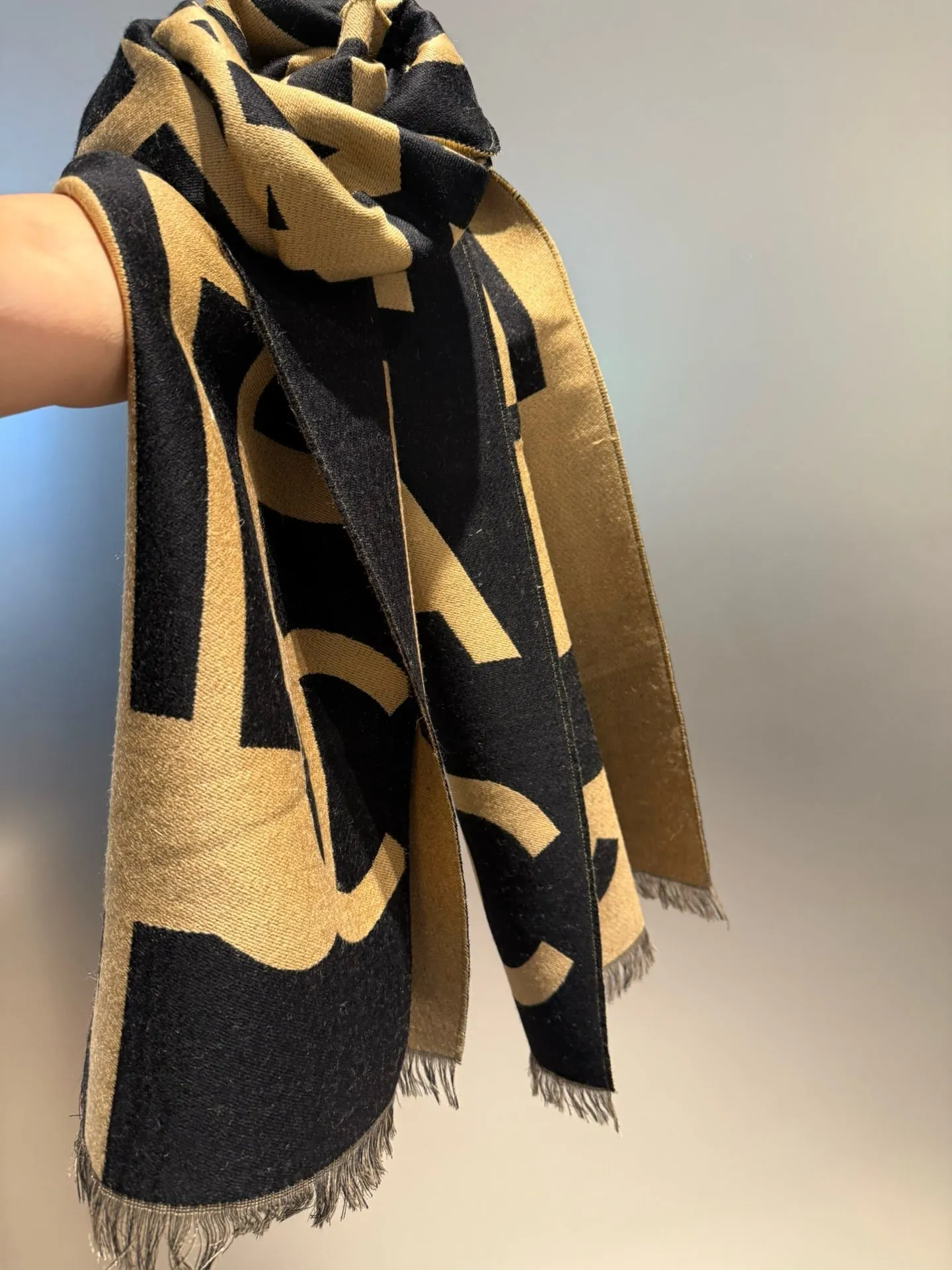 CLTH412 CC Scarf / 78.7x17inch