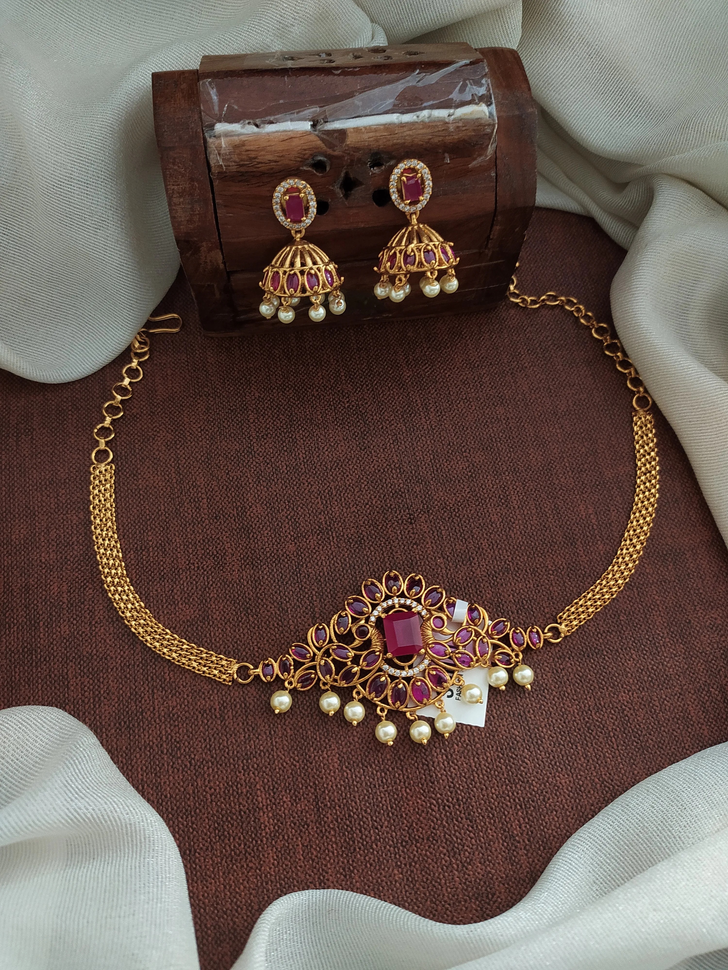 Elegant Matt finish Small Choker in Ruby and Green Color
