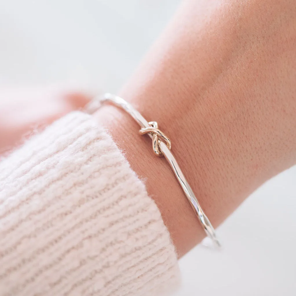 Jess 9ct Gold Infinity Bangle