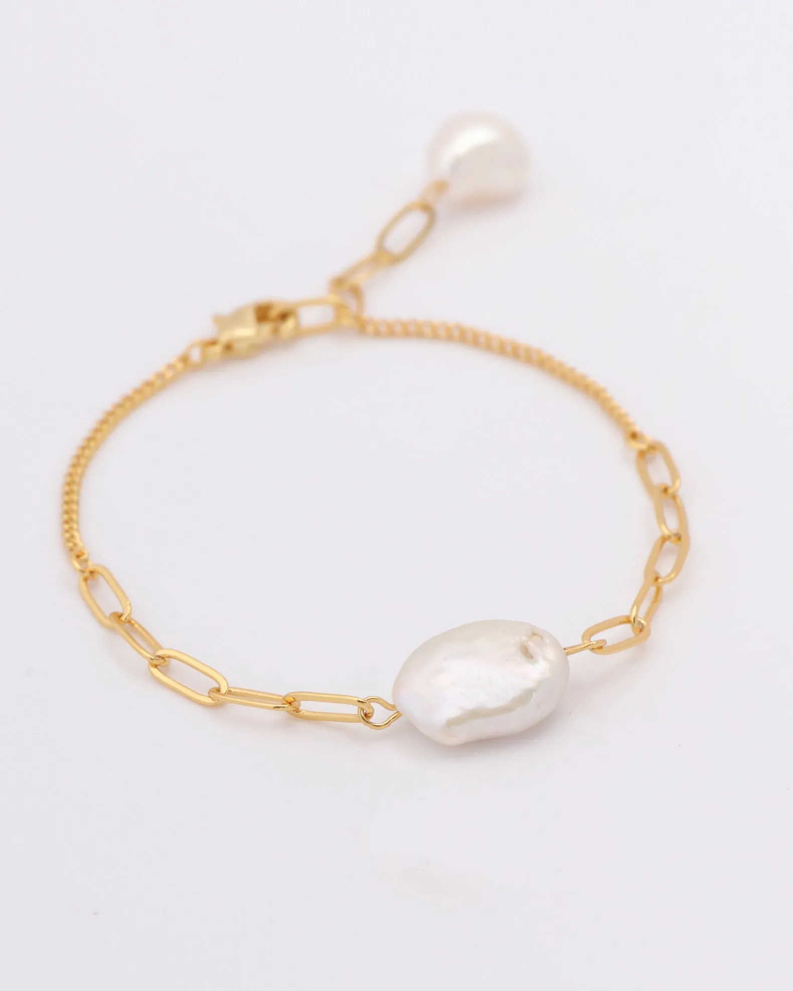 Perrie Pearl Gold Chain Bracelet