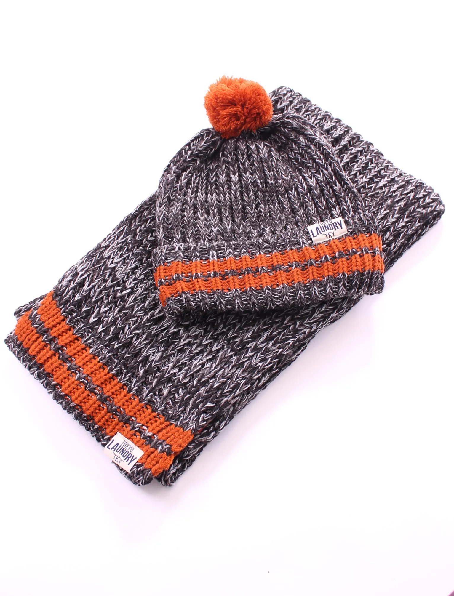 Unisex Tokyo Laundry Chamrousse Hat and Scarf Set in grey